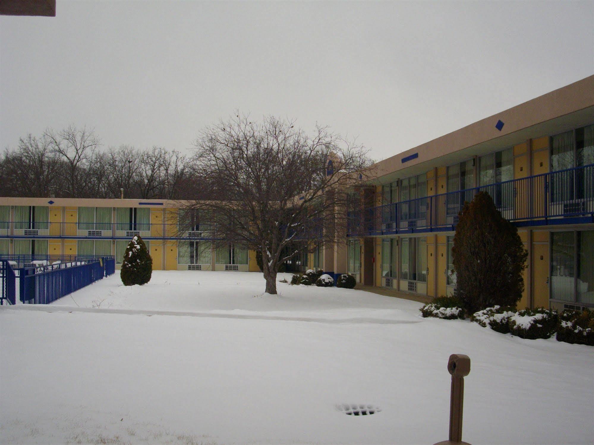 Macomb Inn Exterior foto